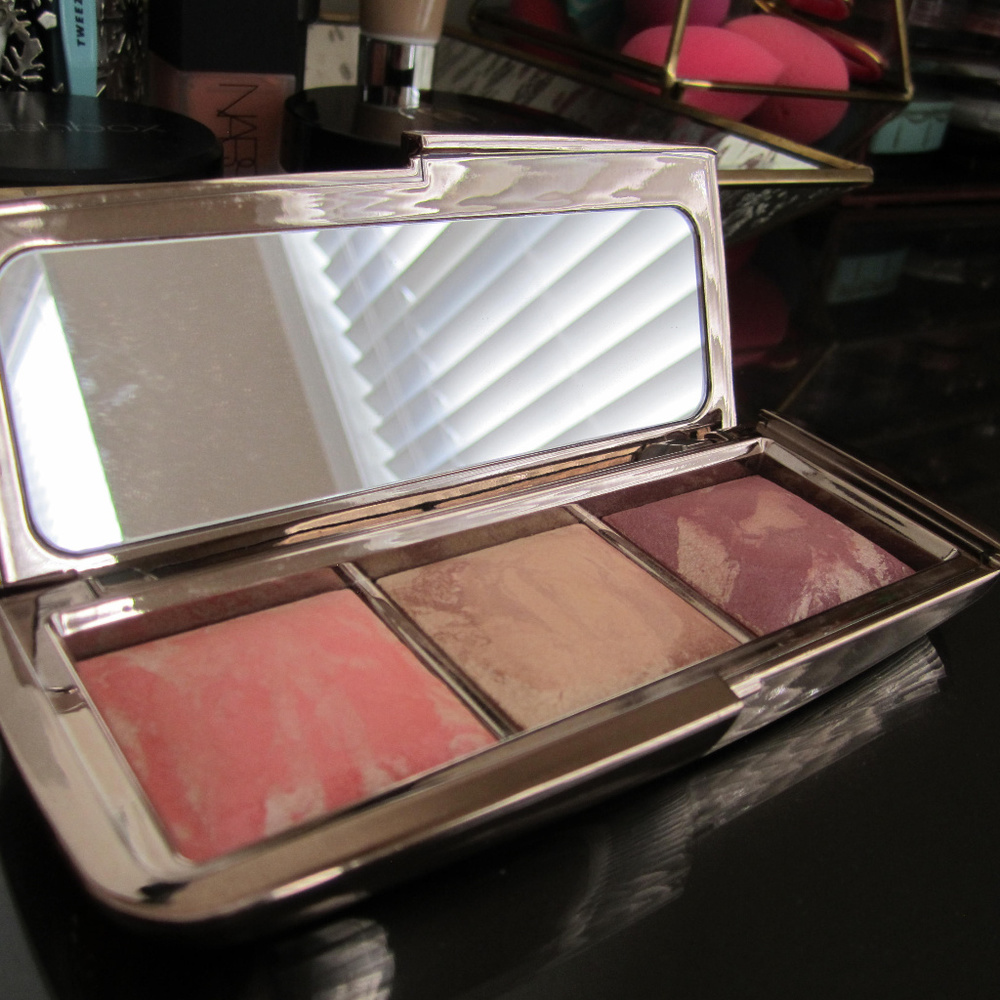 HOURGLASS AMBIENT STROBE LIGHTING PALETTE